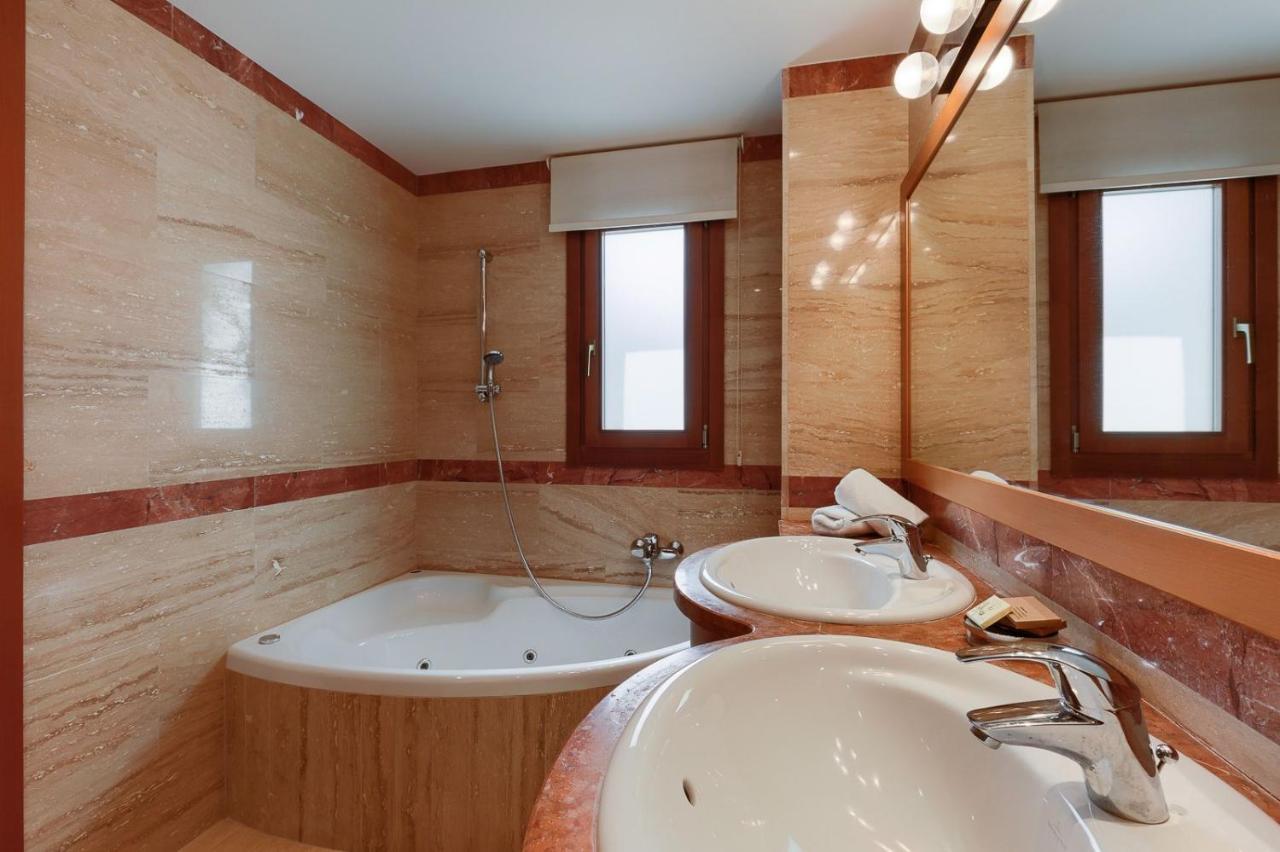 Aphrodite Hills Holiday Residences Superior Villas 5 Bedroom Superior Villa - 0135 Villa