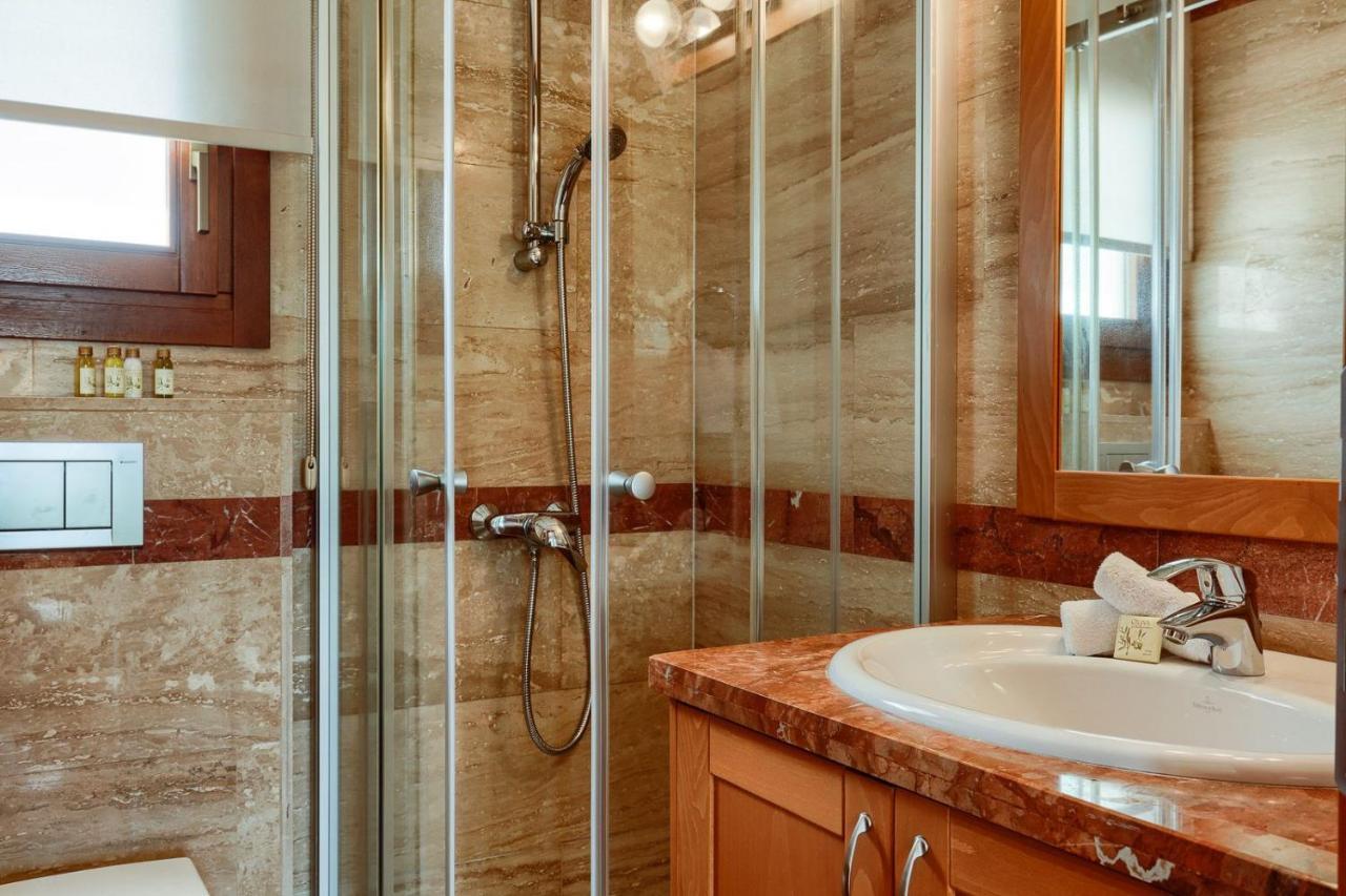 Aphrodite Hills Holiday Residences Superior Villas 5 Bedroom Superior Villa - 0135 *